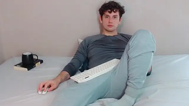 Snapshot of Elio555 chatting on January 31, 2025, 6:14 pm Elio555 online show from January 31, 2025, 6:14 pm