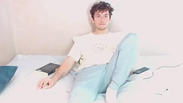 Snapshot of Elio555 chatting on February 9, 2025, 6:47 pm Elio555 online show from February 9, 2025, 6:47 pm