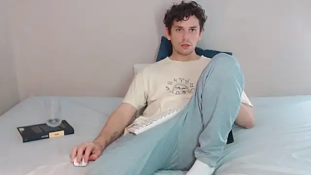 Snapshot of Elio555 chatting on February 7, 2025, 4:27 am Elio555 online show from February 7, 2025, 4:27 am