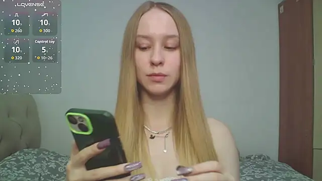 Snapshot of Lily__Devil chatting on March 4, 2026, 9:17 am Lily Devil online show from March 4, 2026, 9:17 am