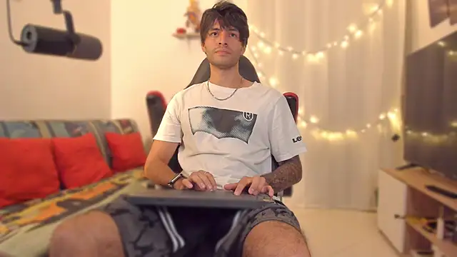 Snapshot of justin_stark7 chatting on January 9, 2026, 2:18 am justin stark7 online show from January 9, 2026, 2:18 am