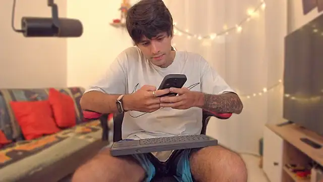 Snapshot of justin_stark7 chatting on February 21, 2026, 3:47 pm justin stark7 online show from February 21, 2026, 3:47 pm