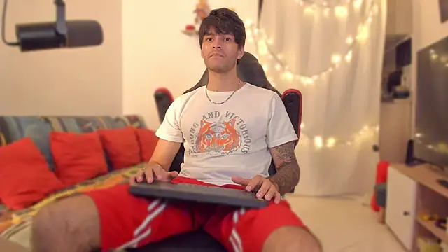 Snapshot of justin_stark7 chatting on December 19, 2025, 9:39 pm justin stark7 online show from December 19, 2025, 9:39 pm