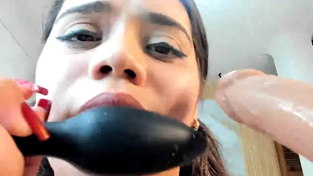 Snapshot of samy_19_ chatting on October 8, 2025, 11:16 pm samy 19  online show from October 8, 2025, 11:16 pm