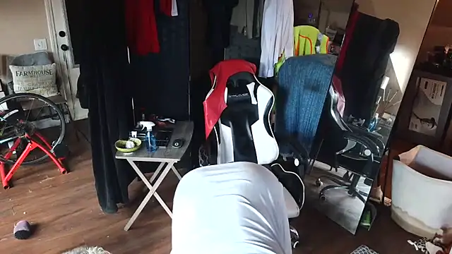 Snapshot of bigshh8 chatting on October 1, 2025, 6:12 pm bigshh8 online show from October 1, 2025, 6:12 pm