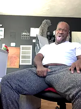 Snapshot of bigshh8 chatting on November 3, 2025, 6:55 pm bigshh8 online show from November 3, 2025, 6:55 pm