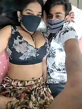 hottiess69 online show from April 17, 2026, 6:44 pm