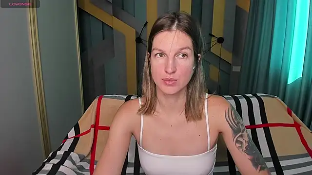 EmilyWalkeri online show from September 17, 2025, 6:59 am