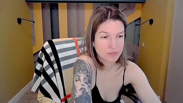 EmilyWalkeri online show from February 24, 2025, 8:06 am
