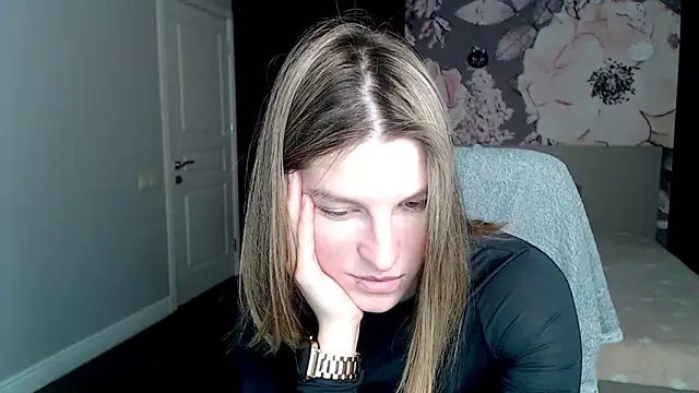 EmilyWalkeri online show from February 12, 2025, 7:44 am
