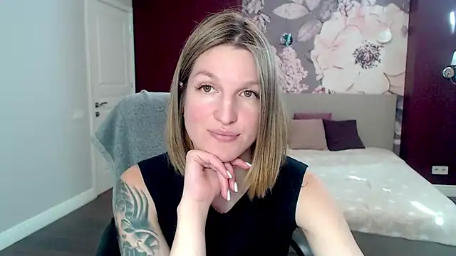 EmilyWalkeri online show from January 15, 2025, 10:49 am