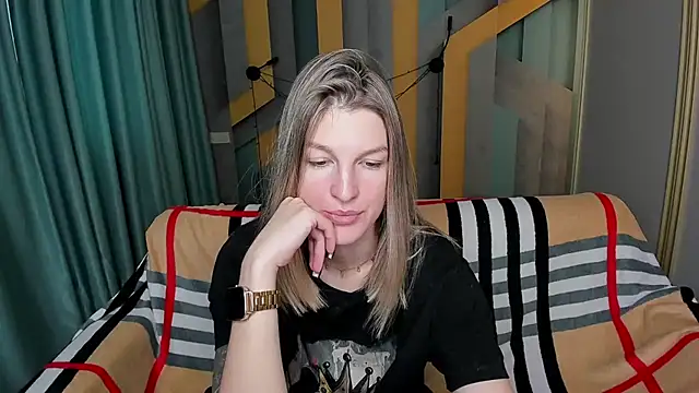 EmilyWalkeri online show from December 5, 2025, 7:51 am