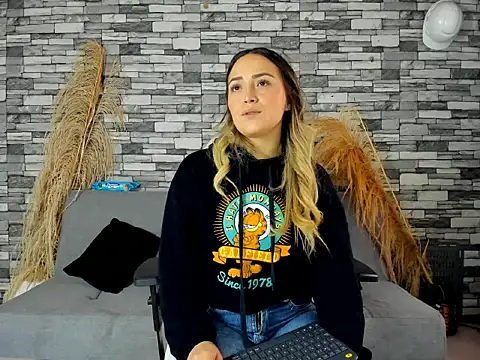 cindy love2 online show from October 9, 2025, 3:34 pm