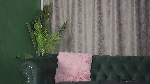 Snapshot of FoxieJullia chatting on March 3, 2025, 5:26 am FoxieJullia online show from March 3, 2025, 5:26 am