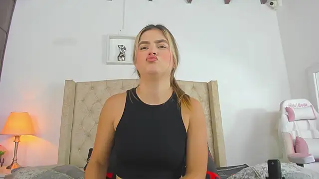 Snapshot of allisson_m chatting on February 26, 2025, 12:05 pm allisson m online show from February 26, 2025, 12:05 pm