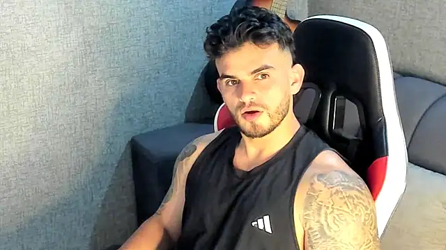 Snapshot of Ricardogo19 chatting on October 12, 2025, 11:39 pm Ricardogo19 online show from October 12, 2025, 11:39 pm