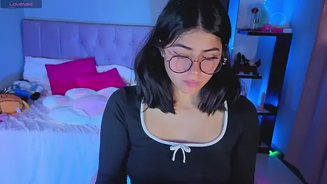 Snapshot of LoaLuxury chatting on September 21, 2025, 4:56 pm LoaLuxury online show from September 21, 2025, 4:56 pm