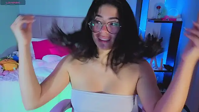 Snapshot of LoaLuxury chatting on September 20, 2025, 5:07 pm LoaLuxury online show from September 20, 2025, 5:07 pm