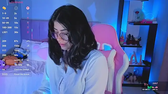 Snapshot of LoaLuxury chatting on September 19, 2025, 5:50 pm LoaLuxury online show from September 19, 2025, 5:50 pm