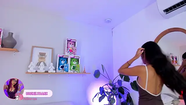 emily bank online show from October 7, 2025, 7:37 pm