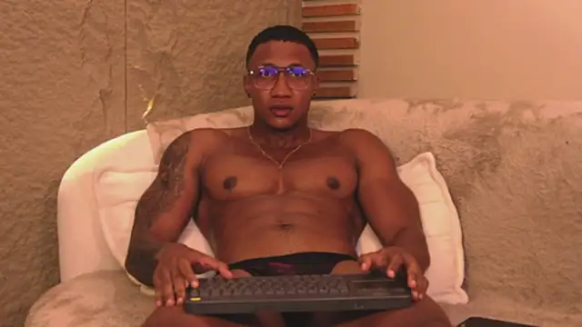 Logan Varela online show from March 18, 2025, 4:51 am