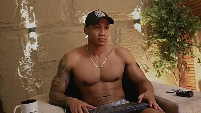 Logan Varela online show from November 26, 2025, 12:16 pm