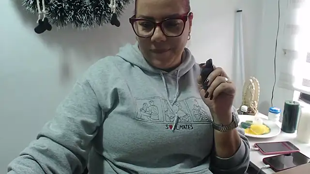 Rebecagiraut online show from December 18, 2025, 3:27 pm