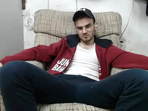 erikamavrik online show from December 17, 2024, 1:38 pm