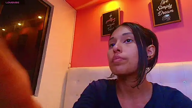 yourcuteneighbourr online show from February 18, 2025, 9:43 am