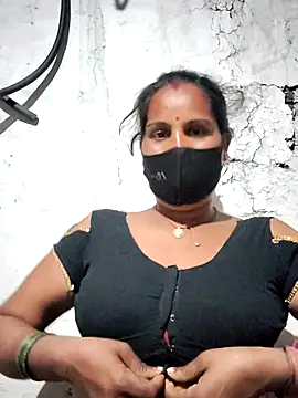 Snapshot of Hey_Ziya chatting on October 8, 2025, 8:31 pm Hey Ziya online show from October 8, 2025, 8:31 pm