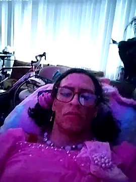 gurlnips online show from September 25, 2025, 8:59 pm