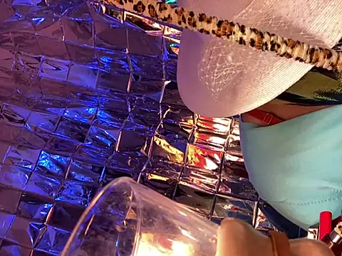 gurlnips online show from February 14, 2025, 10:06 am