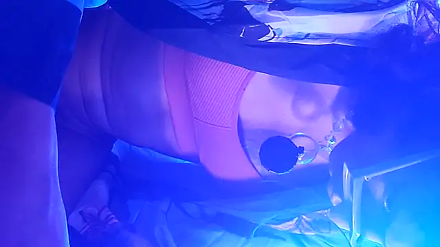 gurlnips online show from October 6, 2025, 11:33 am