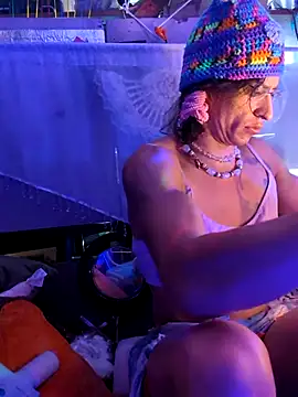 gurlnips online show from September 26, 2025, 10:05 pm