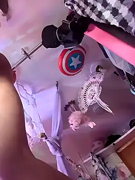 gurlnips online show from October 28, 2025, 8:41 pm