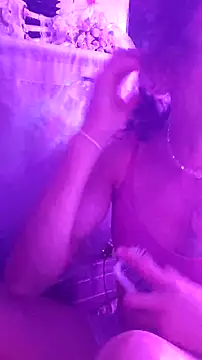 gurlnips online show from October 7, 2025, 5:52 am