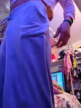 gurlnips online show from February 7, 2025, 5:41 am