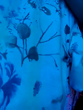 gurlnips online show from September 19, 2025, 6:39 am