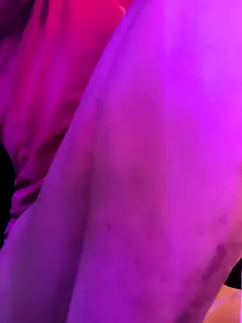 gurlnips online show from April 8, 2026, 9:16 pm