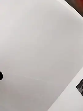 gurlnips online show from September 22, 2025, 11:33 pm