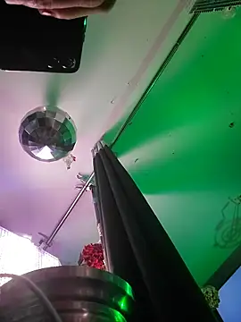 gurlnips online show from January 15, 2026, 1:31 am