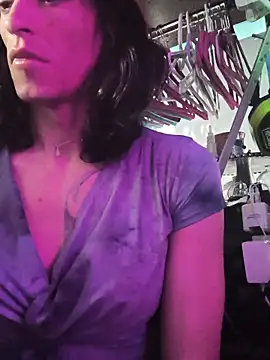 gurlnips online show from January 7, 2026, 11:43 pm