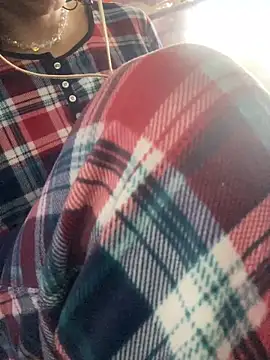 gurlnips online show from September 30, 2025, 10:27 pm