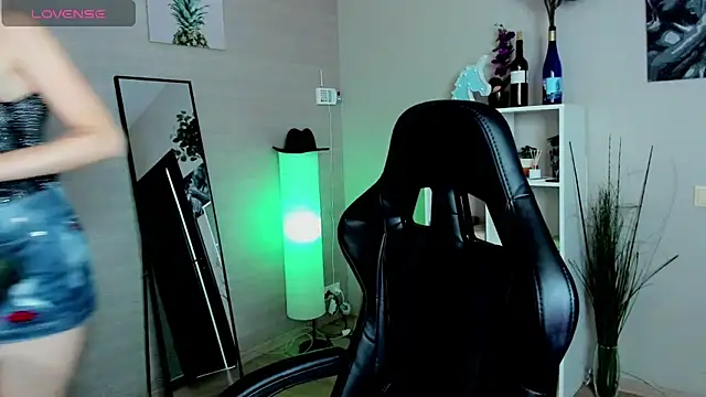 Snapshot of Mermaid_N chatting on October 10, 2025, 1:50 am Mermaid N online show from October 10, 2025, 1:50 am