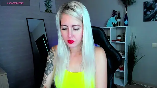 Snapshot of Mermaid_N chatting on September 18, 2025, 1:30 am Mermaid N online show from September 18, 2025, 1:30 am