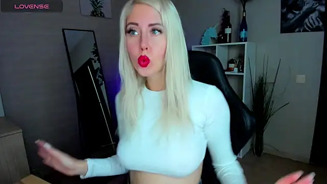 Snapshot of Mermaid_N chatting on October 16, 2025, 1:36 am Mermaid N online show from October 16, 2025, 1:36 am