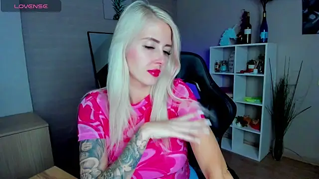 Snapshot of Mermaid_N chatting on October 17, 2025, 1:31 am Mermaid N online show from October 17, 2025, 1:31 am