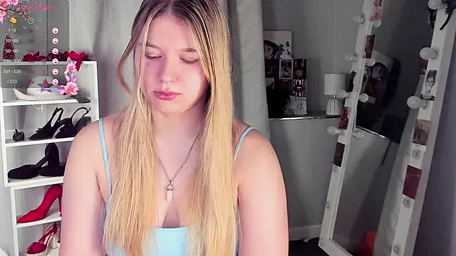 Snapshot of Rebecca_Kelly chatting on February 13, 2026, 2:33 am Rebecca Kelly online show from February 13, 2026, 2:33 am