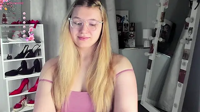 Snapshot of Rebecca_Kelly chatting on February 16, 2026, 2:43 am Rebecca Kelly online show from February 16, 2026, 2:43 am