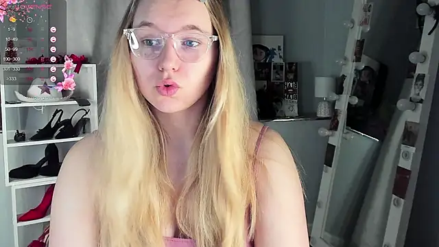 Snapshot of Rebecca_Kelly chatting on February 17, 2026, 2:31 am Rebecca Kelly online show from February 17, 2026, 2:31 am